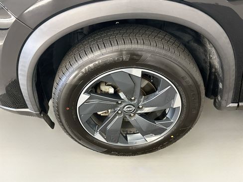 Used 2024 Nissan Rogue SV AWD/4WD image 11