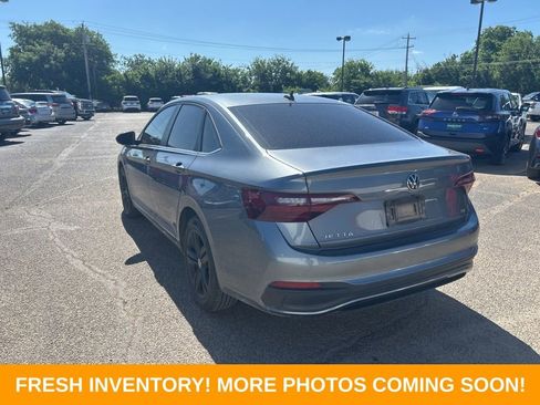 Used 2024 Volkswagen Jetta SE FWD image 4