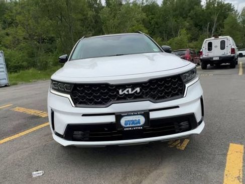 Used 2023 Kia Sorento SX AWD/4WD image 3