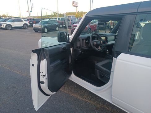 New 2025 Ford Bronco 4-Door image 8