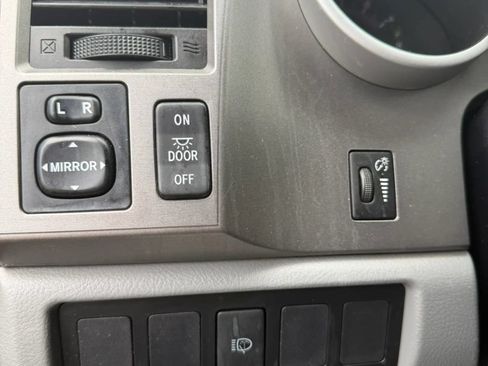 Used 2013 Toyota Sequoia SR5 RWD image 28