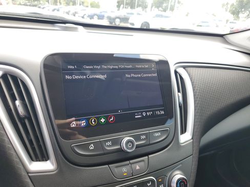 Used 2024 Chevrolet Malibu LT image 22