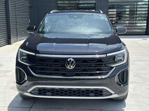 Used 2025 Volkswagen Atlas Cross Sport SE FWD image 6