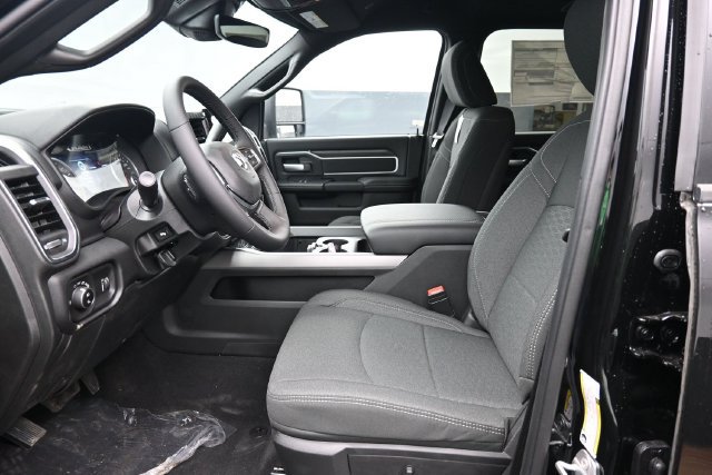 New 2027 RAM 3500 Big Horn AWD/4WD image 17