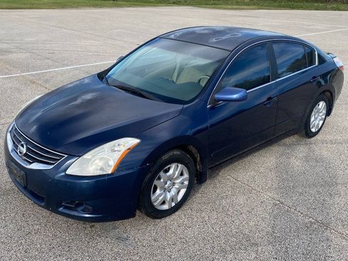 Used 2010 Nissan Altima 2.5 S FWD image 1