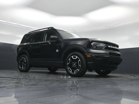 Used 2023 Ford Bronco Sport Outer Banks w/ Tech Package AWD/4WD image 3