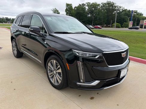 Used 2025 Cadillac XT6 Premium Luxury w/ Platinum Package AWD/4WD image 8