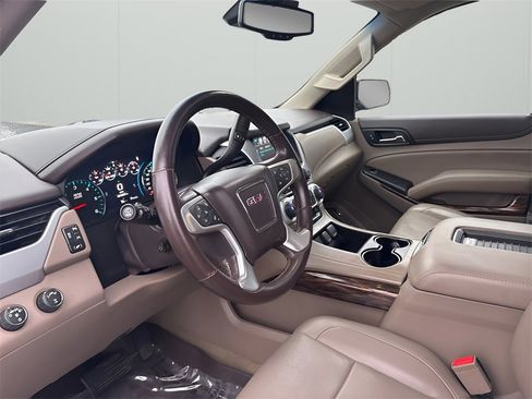 Used 2017 GMC Yukon XL SLT w/ Open Road Package image 12