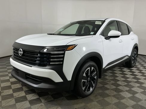 New 2025 Nissan Kicks SV image 3