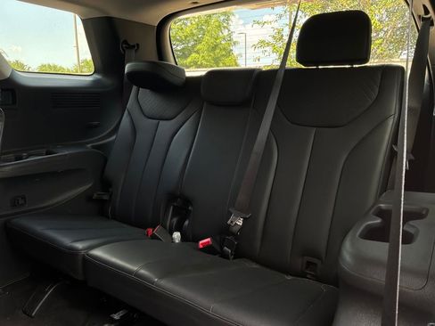 Used 2025 Hyundai Palisade SEL FWD image 13