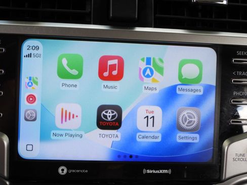 Used 2020 Toyota 4Runner SR5 AWD/4WD image 68