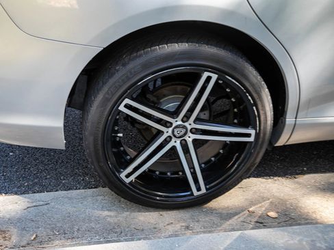 Used 2011 Toyota Venza w/ Premium Pkg #2 FWD image 10