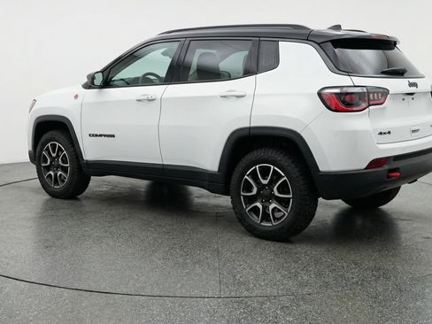 Used 2025 Jeep Compass Trailhawk AWD/4WD image 6