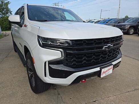 Used 2023 Chevrolet Suburban Z71 w/ Luxury Package AWD/4WD image 15