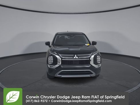 Used 2025 Mitsubishi Outlander SE FWD image 5