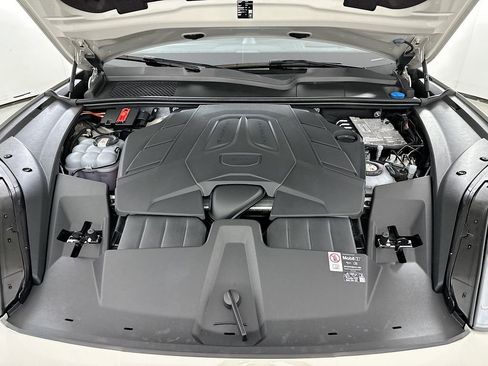 Used 2025 Porsche Cayenne S image 32