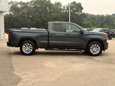 Used 2020 Chevrolet Silverado 1500 Custom w/ Custom Value Package AWD/4WD image 10