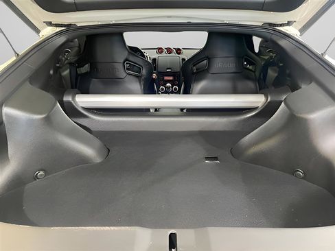 Used 2017 Nissan 370Z Coupe RWD image 17