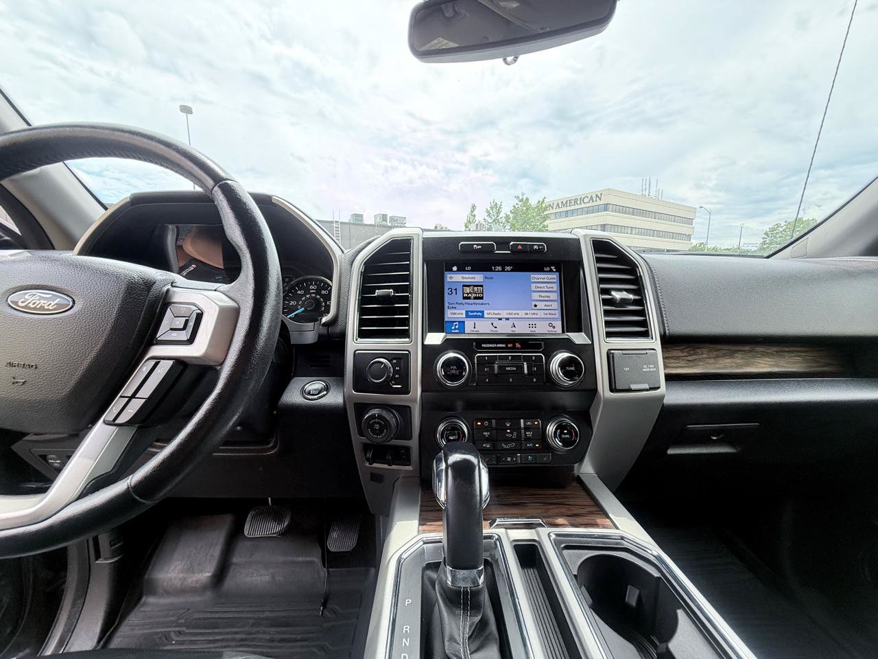 Used 2019 Ford F150 Lariat w/ Equipment Group 502A Luxury AWD/4WD image 17