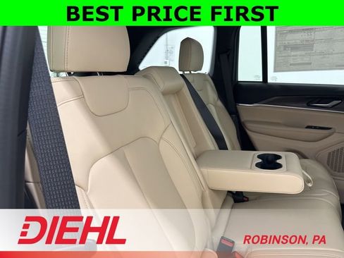 New 2025 Jeep Grand Cherokee Limited w/ Black Appearance Package image 12