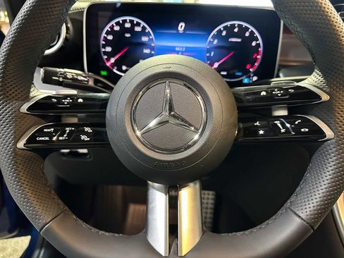 Used 2024 Mercedes-Benz GLC 300 4MATIC image 22