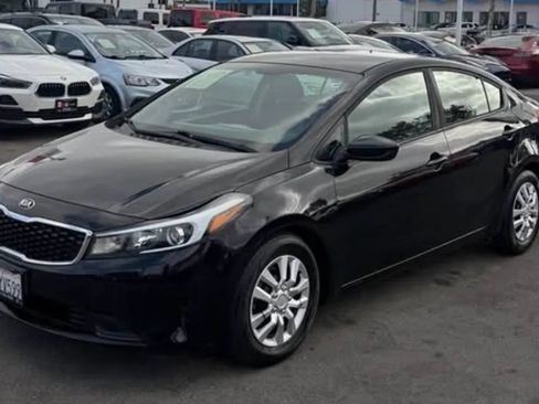 Used 2018 Kia Forte LX FWD image 2