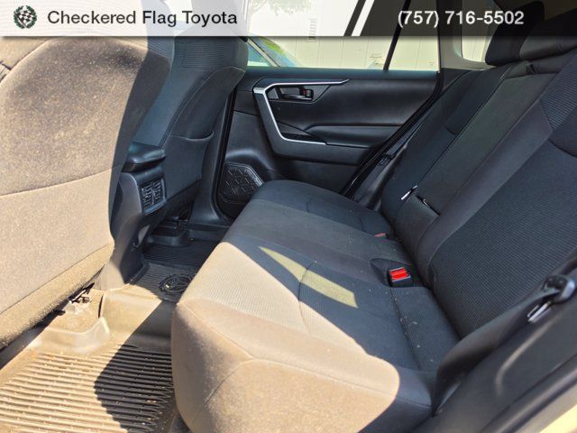 Used 2023 Toyota RAV4 LE AWD/4WD image 19
