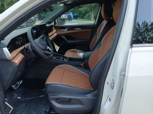 New 2026 Volkswagen Tiguan SEL R-Line AWD/4WD image 9