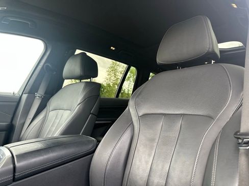Used 2022 BMW X7 xDrive40i w/ M Sport Package AWD/4WD image 15