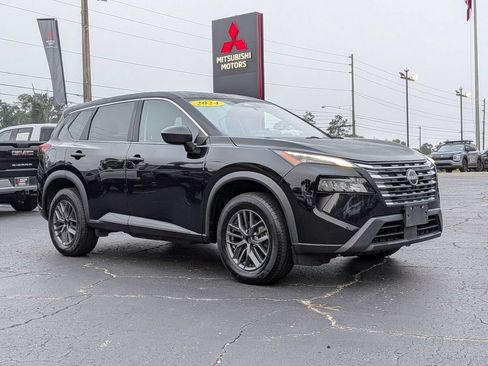 Used 2024 Nissan Rogue S FWD image 2