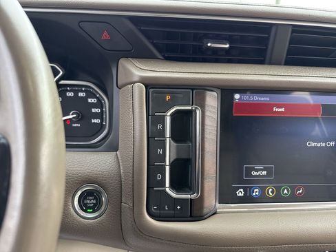 Used 2021 GMC Yukon XL Denali w/ Denali Premium Package image 17