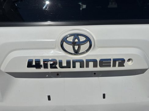Used 2018 Toyota 4Runner SR5 AWD/4WD image 54