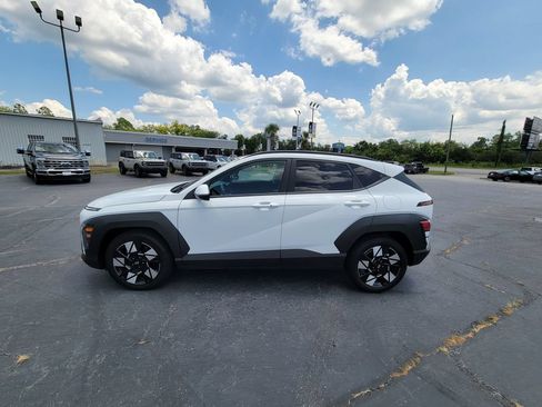 Used 2025 Hyundai Kona SEL FWD image 2