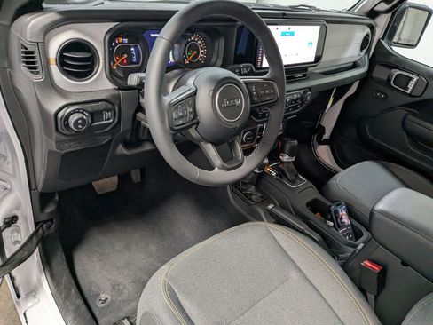 Certified 2025 Jeep Gladiator Sport AWD/4WD image 12