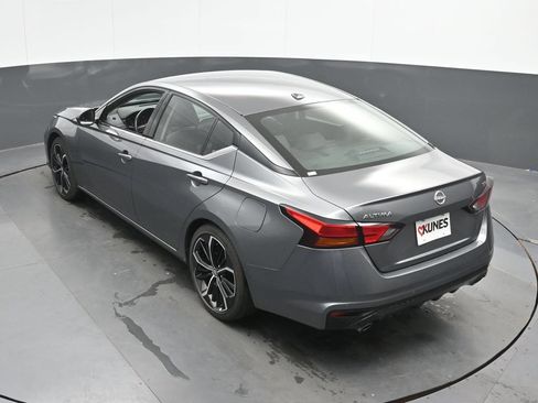 Used 2024 Nissan Altima 2.5 SR FWD image 39