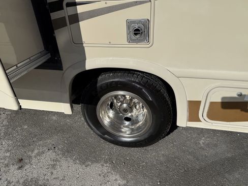 Used 2016 Ford E-450 and Econoline 450 Super Duty w/ Motorhome Prep Package image 13