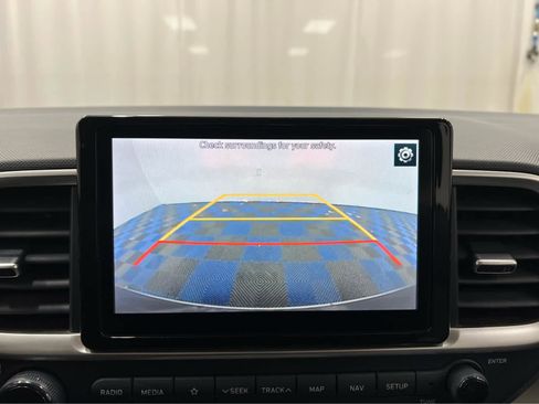 Used 2021 Hyundai Venue image 26