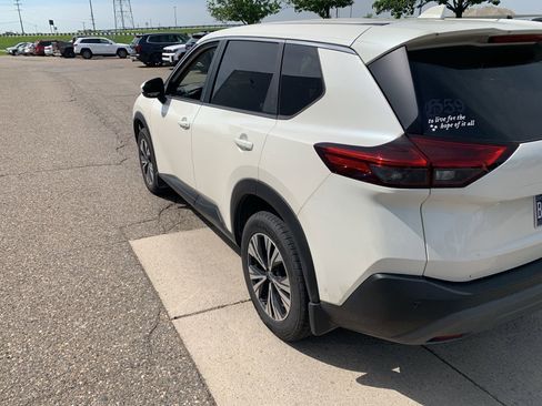 Used 2023 Nissan Rogue SV FWD image 6