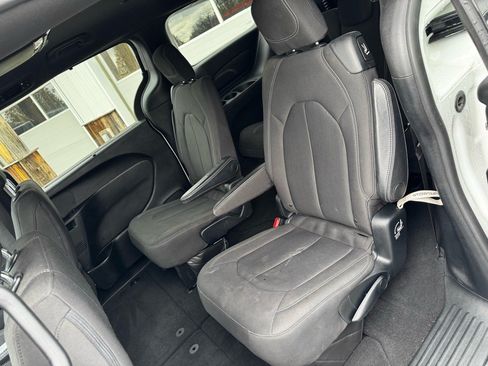 Used 2018 Chrysler Pacifica Touring Plus w/ S Appearance Package FWD image 15
