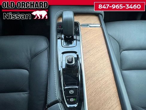 Used 2025 Volvo XC90 B6 Ultra AWD/4WD image 18