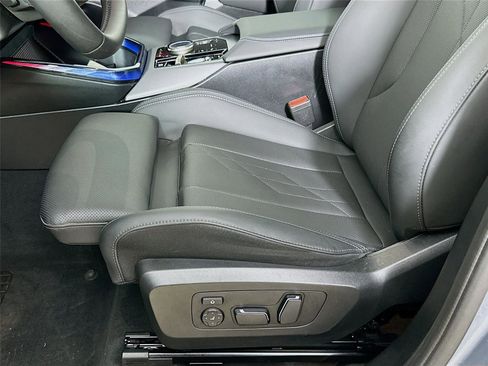 Used 2025 BMW X3 xDrive30i w/ Convenience Package image 19