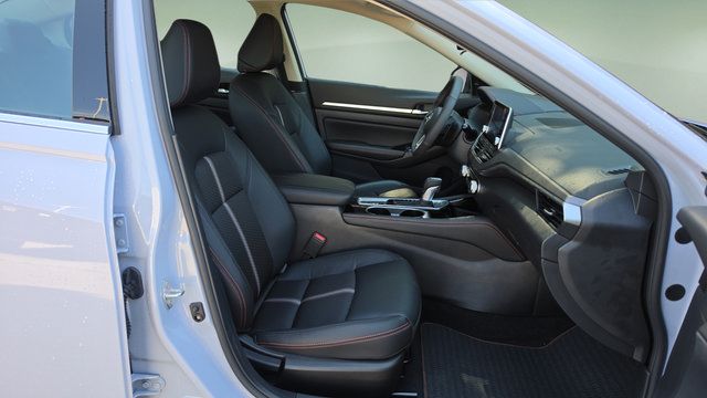 Used 2024 Nissan Altima 2.5 SR AWD/4WD image 13