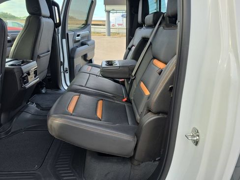 Used 2025 GMC Sierra 1500 AT4 w/ AT4 Premium Package AWD/4WD image 14