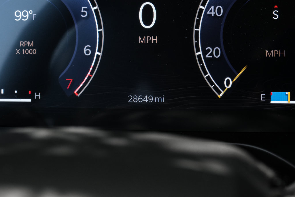 Used 2023 Jeep Grand Cherokee Limited w/ Luxury Tech Group II AWD/4WD image 3