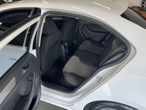 Used 2017 Volkswagen Jetta S FWD image 35