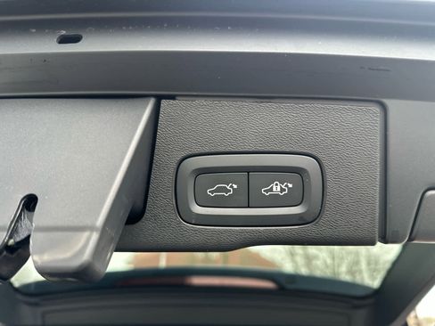 Used 2025 Volvo XC60 B5 Plus image 12