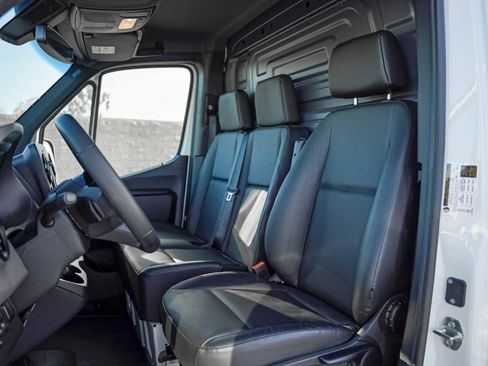 Used 2025 Mercedes-Benz Sprinter 2500 image 13