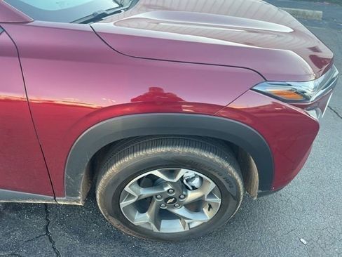 Used 2024 Chevrolet Trax LT w/ LT Convenience Package image 3