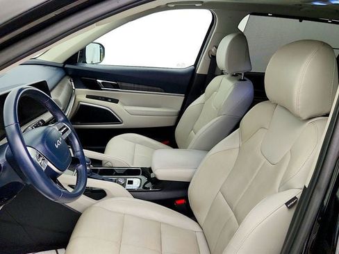 Used 2024 Kia Telluride EX w/ EX Captain's Chair Package FWD image 13