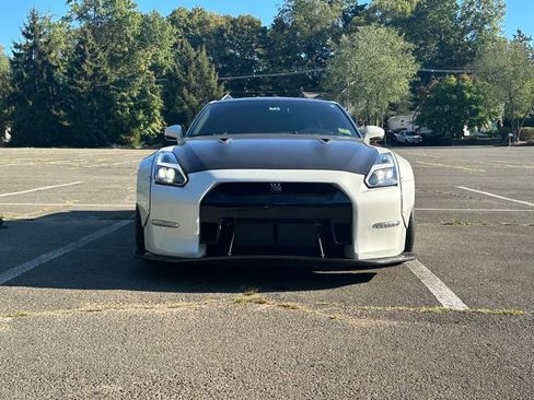 Used 2014 Nissan GT-R Premium w/ Premium Interior Package image 14
